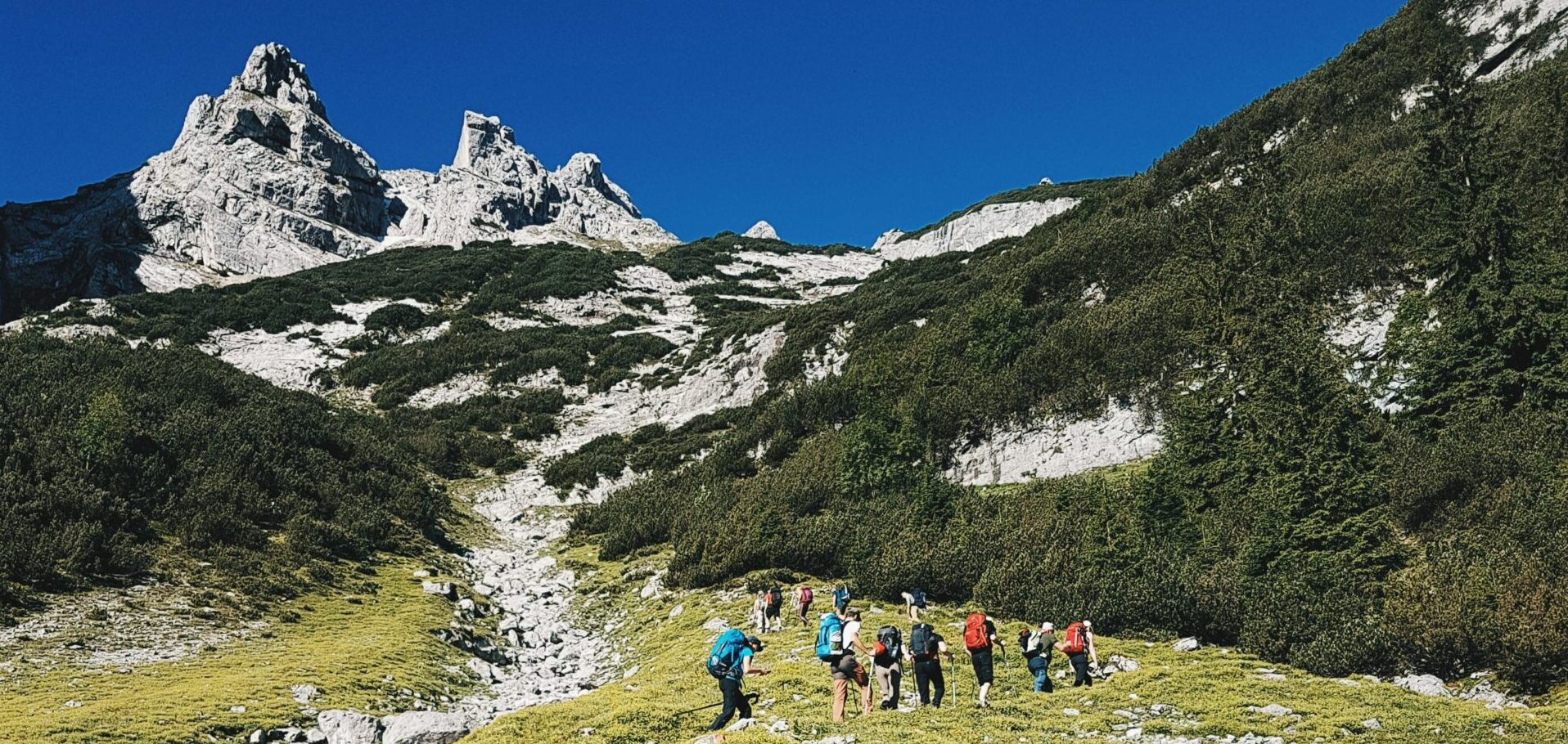 randonneurs dans les vallées d'Ax